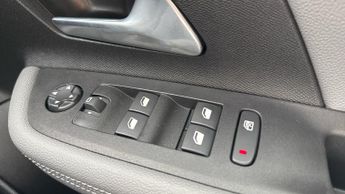 Vauxhall Mokka Electric 50kWh Griffin SUV 5dr Electric Auto (136 ps)