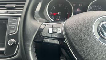 Volkswagen Tiguan 2.0 TDI BlueMotion Tech SE SUV 5dr Diesel DSG 4Motion Euro 6 (s/