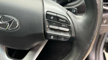 Hyundai Kona 64kWh Premium SE SUV 5dr Electric Auto (7kW Charger) (204 ps)