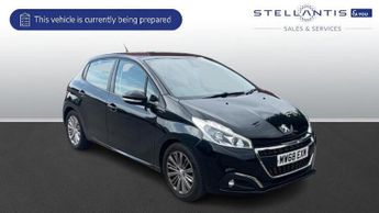Peugeot 208 1.2 PureTech Signature Hatchback 5dr Petrol Manual Euro 6 (s/s) 