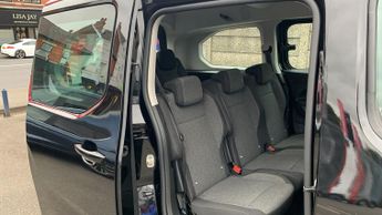 Vauxhall Combo Life Electric 52kWh Design XL MPV 5dr Electric Auto (7.4kW Charger) (136 ps)