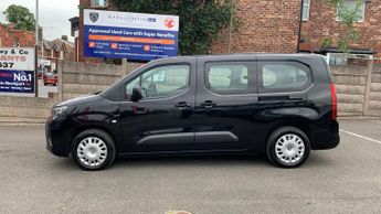 Vauxhall Combo Life Electric 52kWh Design XL MPV 5dr Electric Auto (7.4kW Charger) (136 ps)