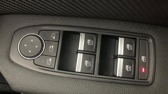 Renault Captur 1.6 E-TECH E-Tech engineered SUV 5dr Petrol Hybrid Auto Euro 6 (