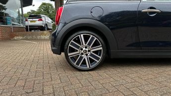 Mini Hatch 1.5 Cooper Exclusive Hatchback 3dr Petrol Steptronic Euro 6 (s/s