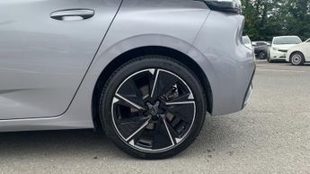 Peugeot 308 54kWh Allure Hatchback 5dr Electric Auto (156 ps)