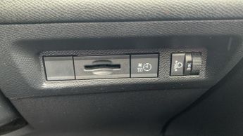 Peugeot 308 54kWh Allure Hatchback 5dr Electric Auto (156 ps)