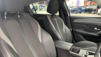 Peugeot 308 54kWh Allure Hatchback 5dr Electric Auto (156 ps)
