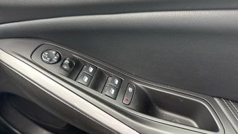 Vauxhall Grandland 1.2 Turbo Ultimate SUV 5dr Petrol Auto Euro 6 (s/s) (130 ps)