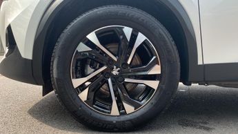 Peugeot 2008 50kWh Allure Premium SUV 5dr Electric Auto (136 ps)