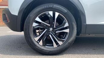 Peugeot 2008 50kWh Allure Premium SUV 5dr Electric Auto (136 ps)