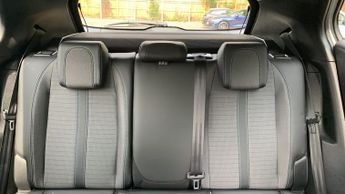 Peugeot 2008 50kWh Allure Premium SUV 5dr Electric Auto (136 ps)