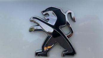 Peugeot 2008 50kWh Allure Premium SUV 5dr Electric Auto (136 ps)