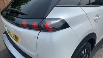 Peugeot 2008 50kWh Allure Premium SUV 5dr Electric Auto (136 ps)