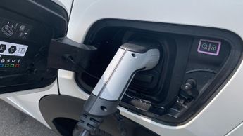 Peugeot 2008 50kWh Allure Premium SUV 5dr Electric Auto (136 ps)