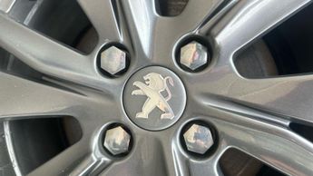 Peugeot 208 50kWh Allure Hatchback 5dr Electric Auto (136 ps)