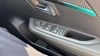 Peugeot 208 50kWh Allure Premium + Hatchback 5dr Electric Auto (7.4kW Charge