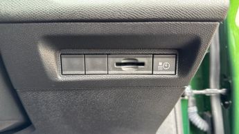 Peugeot 308 54kWh GT Hatchback 5dr Electric Auto (156 ps)