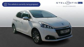 Peugeot 208 1.2 PureTech Signature Hatchback 5dr Petrol Manual Euro 6 (s/s) 