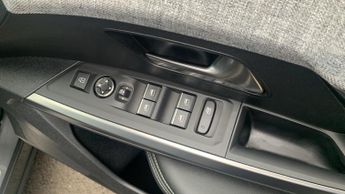Peugeot 3008 SUV 1.2 MHEV GT SUV 5dr Petrol Hybrid e-DSC Euro 6 (s/s) (136 ps)