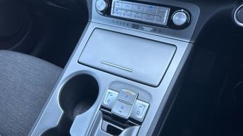Hyundai Kona 64kWh Premium SUV 5dr Electric Auto (10.5kW Charger) (204 ps)