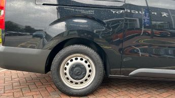 Vauxhall Vivaro Life Electric 50kWh Combi MPV 5dr Electric Auto LWB (9 Seat, 11kW Charger) (13
