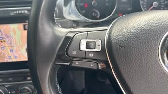 Volkswagen Golf 35.8kWh e-Golf Hatchback 5dr Electric Auto (136 ps)
