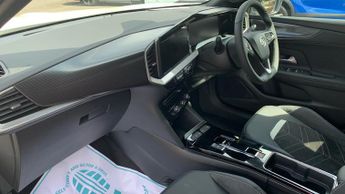 Vauxhall Mokka Electric 54kWh Ultimate SUV 5dr Electric Auto (Long Range) (156 ps)