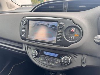Toyota Yaris 1.5 VVT-h Icon Hatchback 5dr Petrol Hybrid E-CVT Euro 6 (s/s) (1