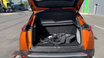 Peugeot 2008 50kWh Allure Premium SUV 5dr Electric Auto (136 ps)