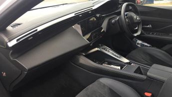 Peugeot 308 54kWh GT Hatchback 5dr Electric Auto (156 ps)