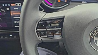 Alfa Romeo Junior 54kWh Elettrica Veloce Auto 5dr