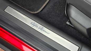 Alfa Romeo Junior 54kWh Elettrica Veloce Auto 5dr