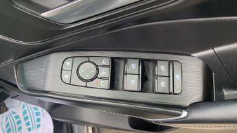 Nissan Qashqai 1.3 DIG-T MHEV N-Connecta XTRON Euro 6 (s/s) 5dr
