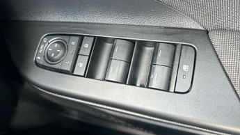 Toyota C-Hr 1.8 VVT-h Design SUV 5dr Petrol Hybrid CVT Euro 6 (s/s) (140 ps)