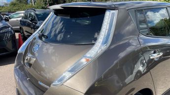 Nissan Leaf 30kWh Tekna Hatchback 5dr Electric Auto (109 bhp)
