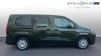 Vauxhall Combo Life Electric 52kWh Design XL MPV 5dr Electric Auto (7.4kW Charger) (136 ps)