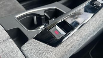 Peugeot 3008 73kWh GT SUV 5dr Electric Auto (210 ps)