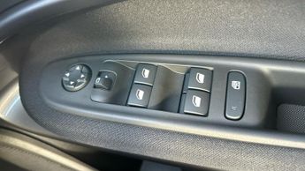 Fiat 600 1.2 MHEV SUV 5dr Petrol Hybrid e-DCT Euro 6 (s/s) (136 ps)