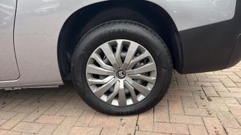 Citroen Berlingo 52kWh PLUS XL MPV 5dr Electric Auto (7.4kW Charger) (136 ps)