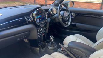 Mini Convertible 1.5 Cooper Exclusive Convertible 2dr Petrol Steptronic Euro 6 (s