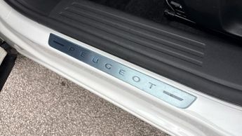 Peugeot 2008 50kWh GT Premium SUV 5dr Electric Auto (136 ps)