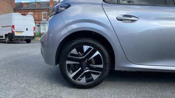 Peugeot 208 1.2 PureTech MHEV Allure Hatchback 5dr Petrol Hybrid e-DSC Euro