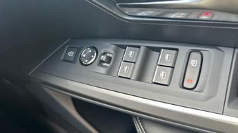 Peugeot 5008 73kWh GT SUV 5dr Electric Auto (210 ps)