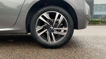 Peugeot 208 1.2 PureTech Allure Premium + Hatchback 5dr Petrol EAT Euro 6 (s