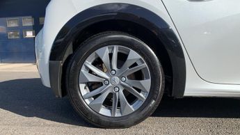 Peugeot 208 50kWh Allure Hatchback 5dr Electric Auto (136 ps)