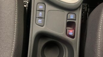 Toyota Yaris 1.5 VVT-h Design Hatchback 5dr Petrol Hybrid E-CVT Euro 6 (s/s) 