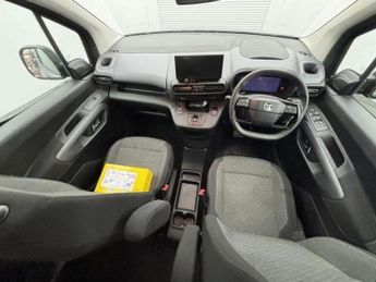 Vauxhall Combo Life Electric 50kWh Ultimate MPV 5dr Electric Auto (7.4kW Charger) (136 ps)