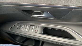 Peugeot 3008 SUV 1.6 13.2kWh Allure Premium + SUV 5dr Petrol Plug-in Hybrid e-EAT