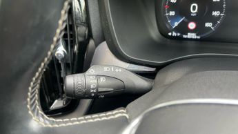 Volvo Xc60 2.0 B5 MHEV R-Design SUV 5dr Petrol Hybrid Auto Euro 6 (s/s) (25
