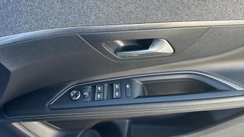 Peugeot 3008 SUV 1.6 13.2kWh Allure Premium + SUV 5dr Petrol Plug-in Hybrid e-EAT